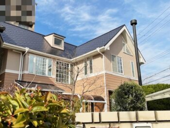 箕面市 O様邸 外壁・屋根塗装｜濃色の屋根が映える上品な外観へ